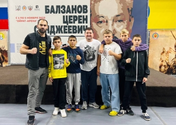 Наши ребята с Рахимом Чахкиевым и Раимкулем Малахбековым